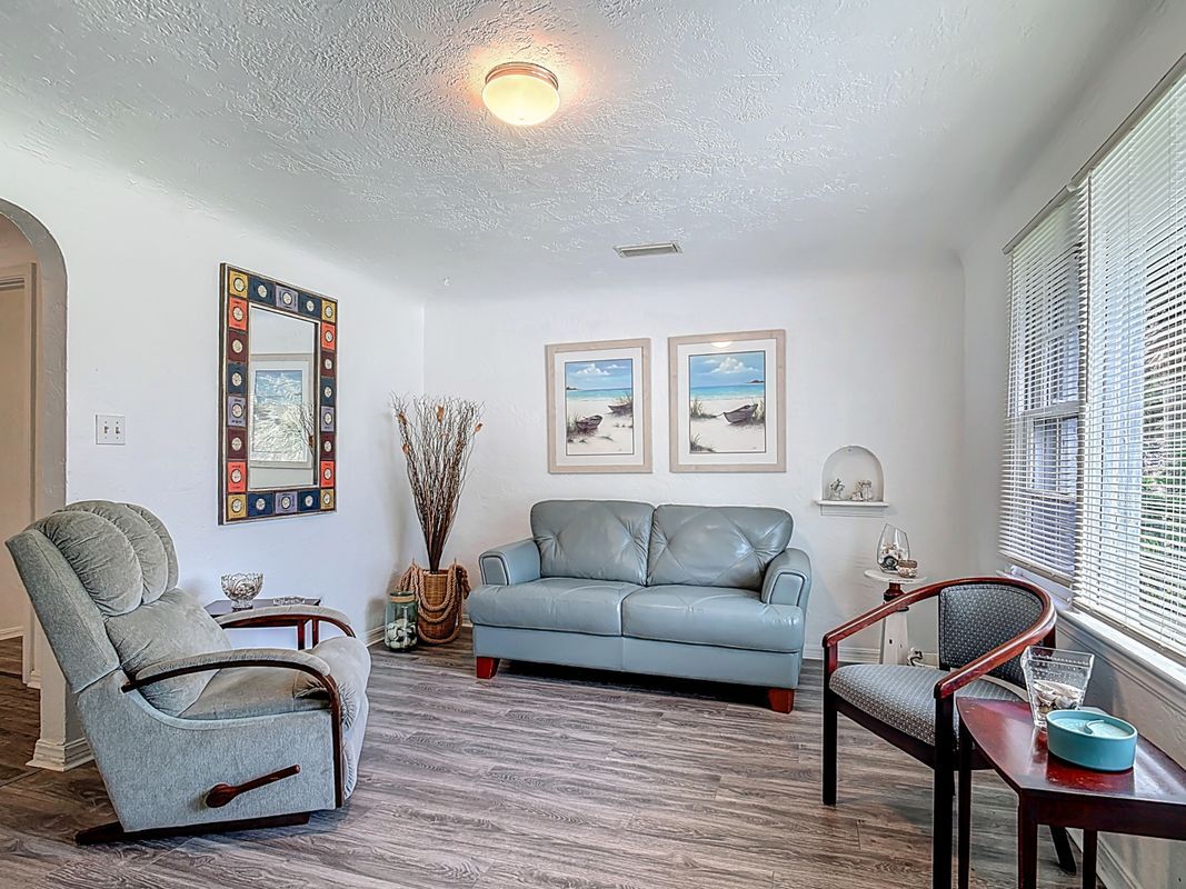 Foto principal - 137 S Franklin St