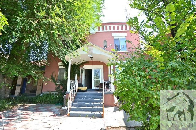 Building Photo - Charming 1 Bed Downtown Apartment