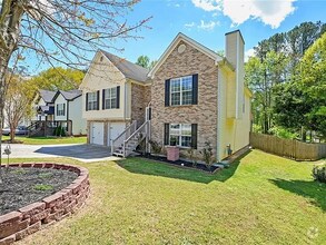 Building Photo - 1732 N Oak Dr