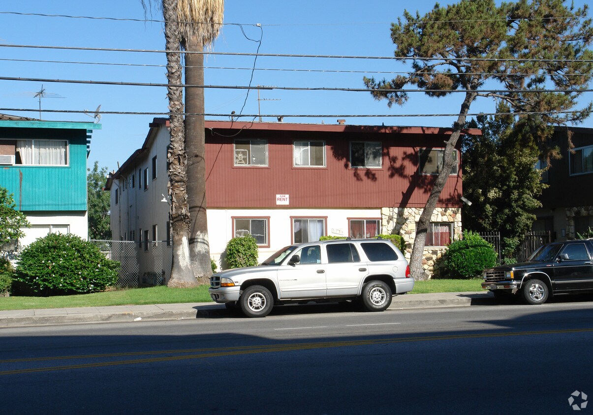 Foto principal - 6735 Whitsett Ave