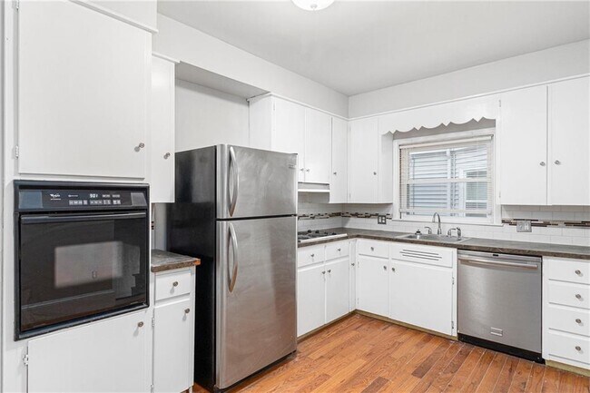 Building Photo - 31 Pembroke Ave