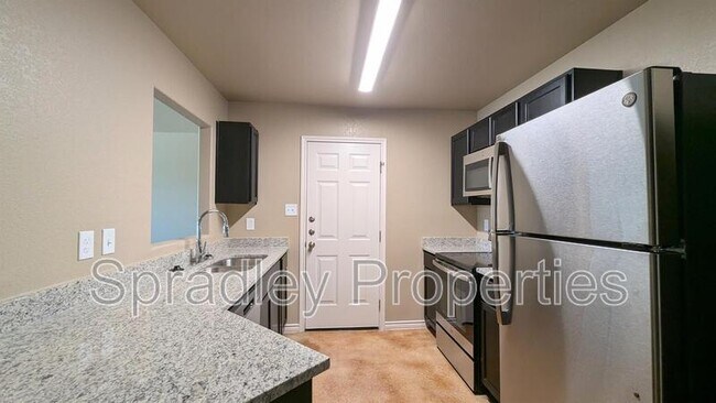 Foto del edificio - 1621 Sabine Rd