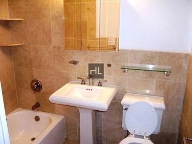 Foto del edificio - E 10TH ST.