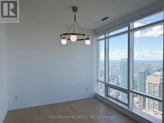 Photo du bâtiment - 1 Bloor St E