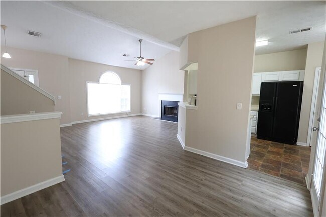 Foto del edificio - 3044 Lake Park Trail