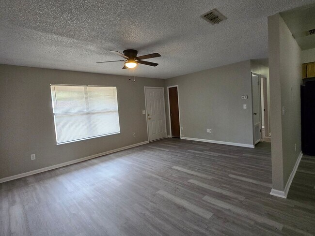 Building Photo - 3/1.5 - Keystone Heights