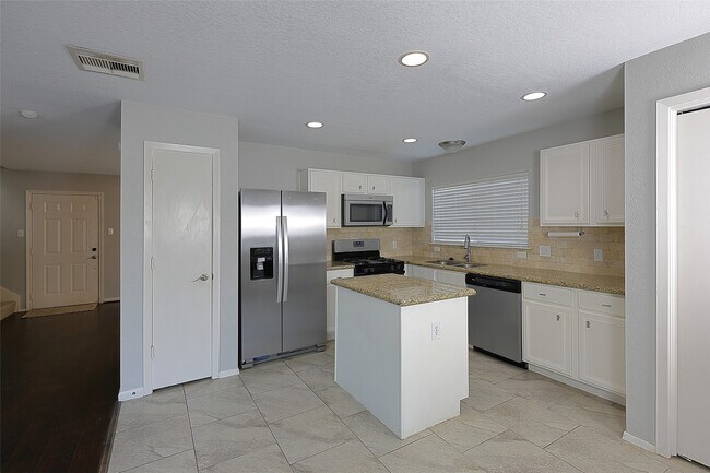 Foto del edificio - 6315 Settlers Square Ln