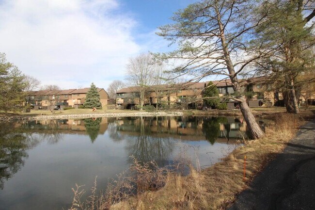 Foto del edificio - 2553 Meade Ct