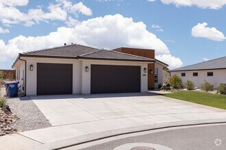 Building Photo - 6118 S Salix Wy