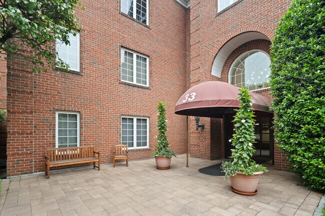 Foto del edificio - 33 West Putnam Avenue