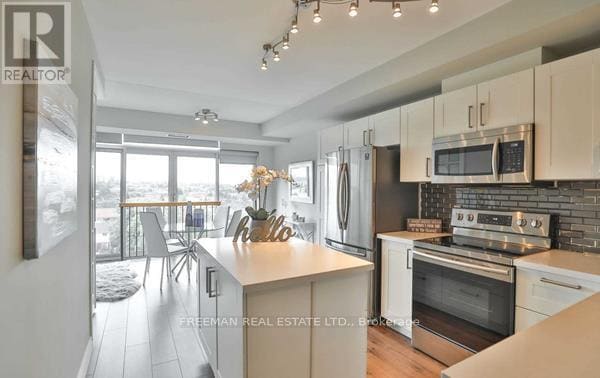 Photo du bâtiment - 200 Burnhamthorpe Rd E