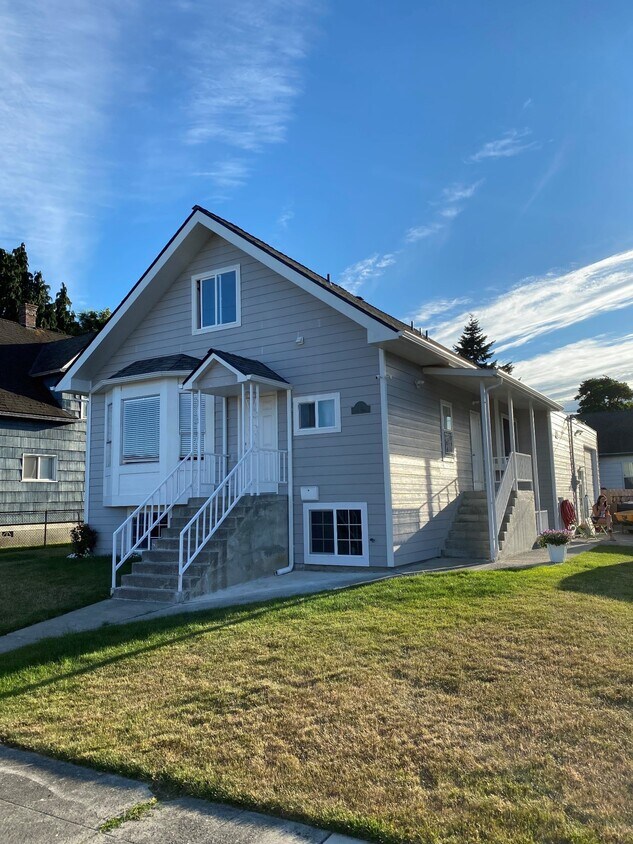 2404 Pine St, Everett, WA 98201 Townhome Rentals in Everett WA