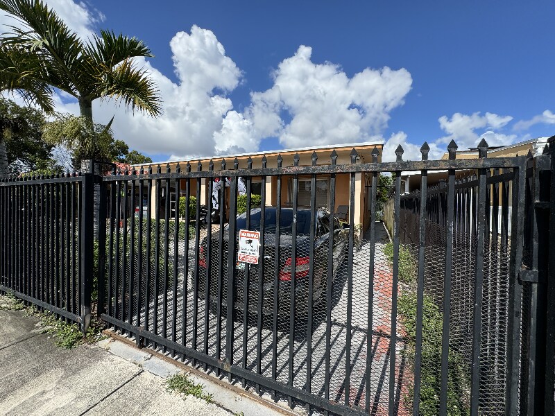 Foto principal - 117 E 18th St