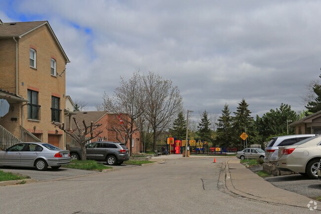 Photo du bâtiment - Richmond Hill Co-operative Homes