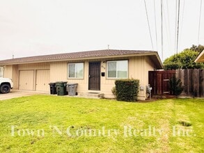 Building Photo - 818-820 University Ave