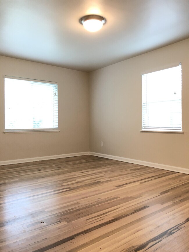 Building Photo - 1124 E 100 S