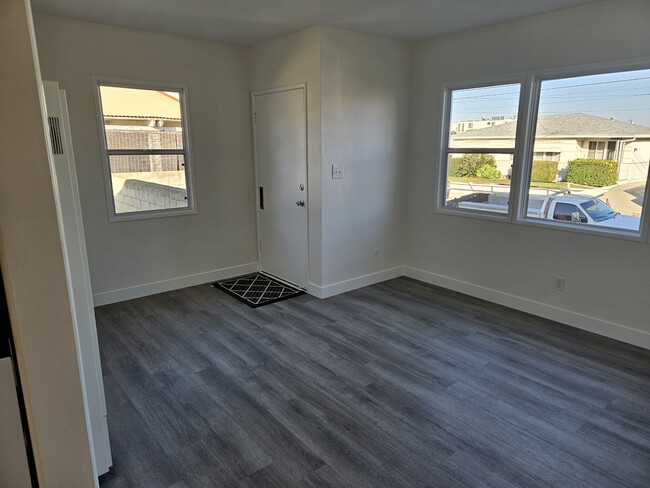 Entrada a la sala de estar - 25515 Senator Ave