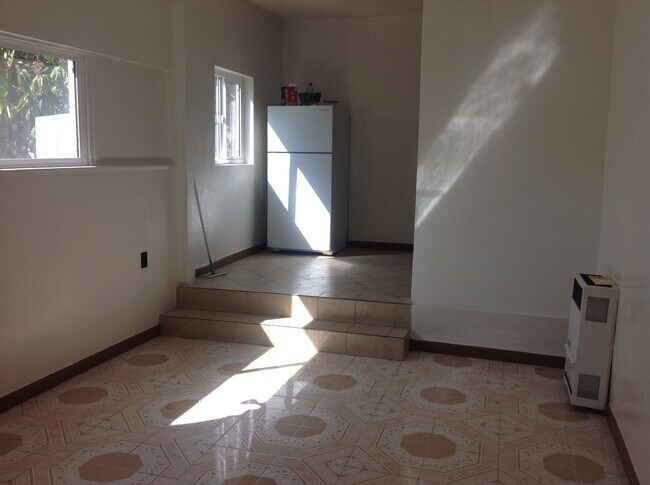 Building Photo - 263 S Coronado St