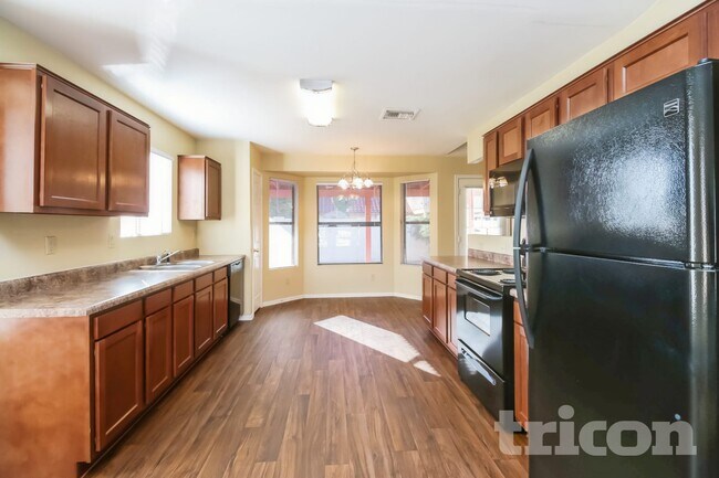 Building Photo - 7743 W Dreyfus Dr