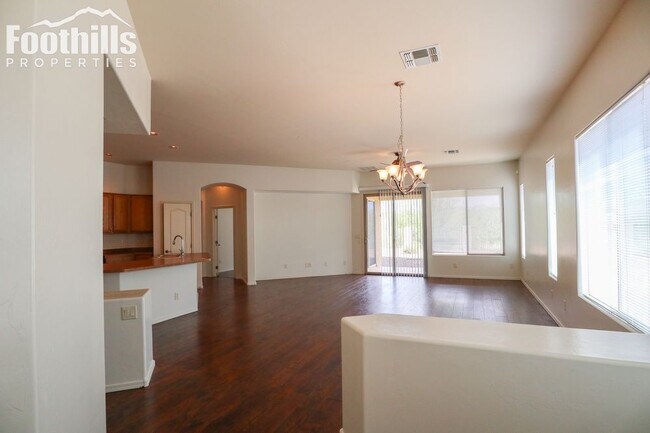 Building Photo - 1022 W Blue Crest Dr
