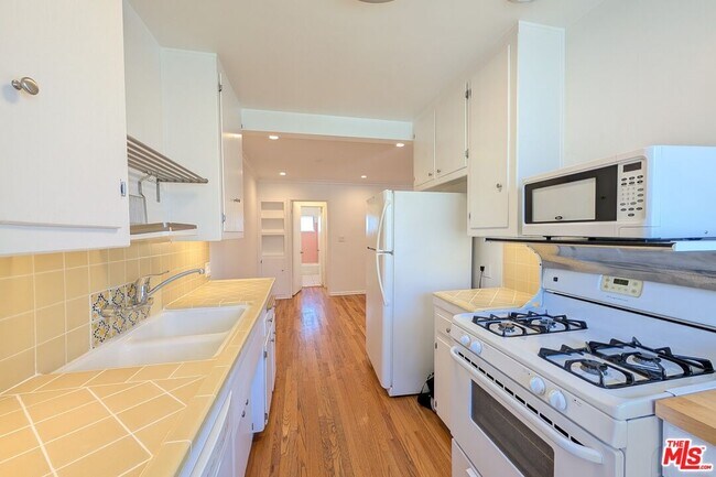 Foto del edificio - 827 Lincoln Blvd