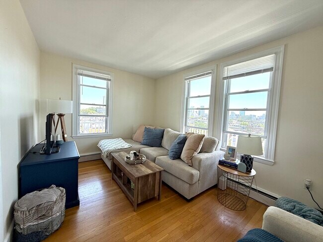 Foto del edificio - 276 Bunker Hill St
