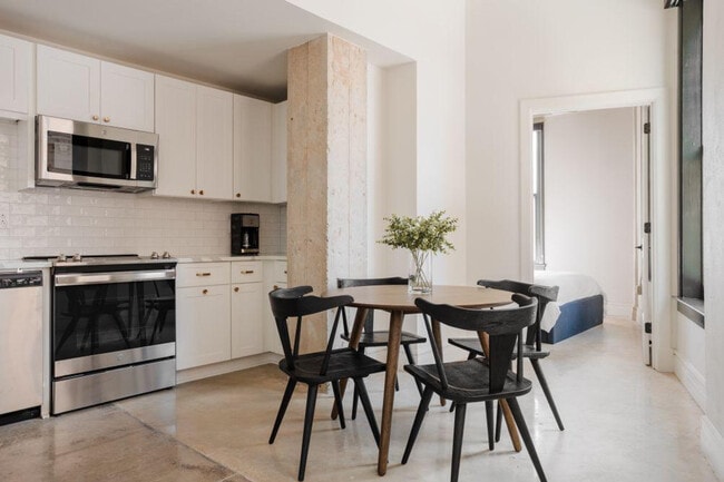 Building Photo - 505 E Travis St