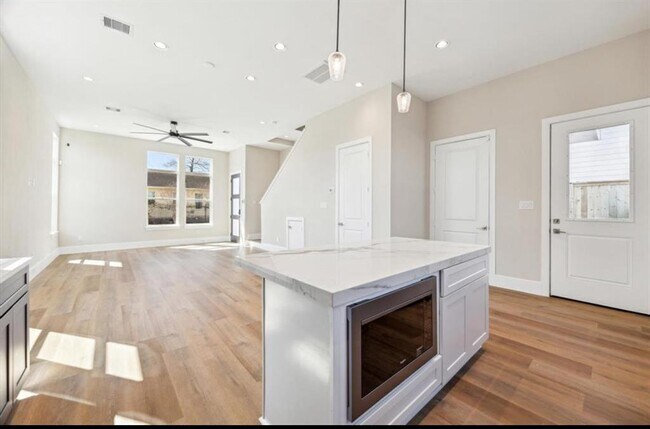Foto del edificio - 5613 Leonard St