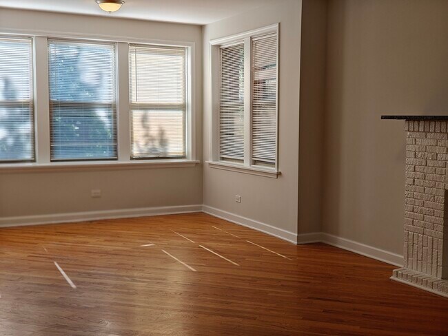 Foto del edificio - 4941 N Drake Ave