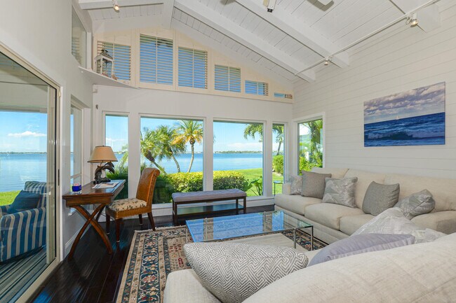 Foto del edificio - 3970 NE Breakwater Dr