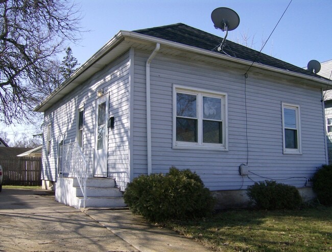 Building Photo - 269 Summit St