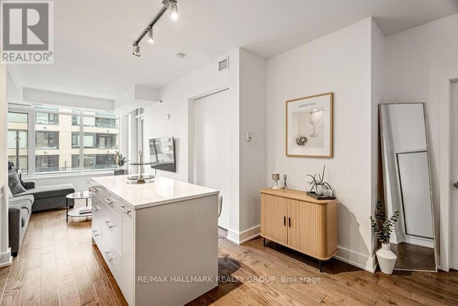 Building Photo - 108 Richmond Rd