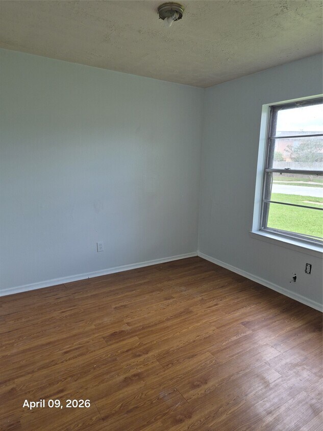 Foto del edificio - 8315 Lone Quail Dr
