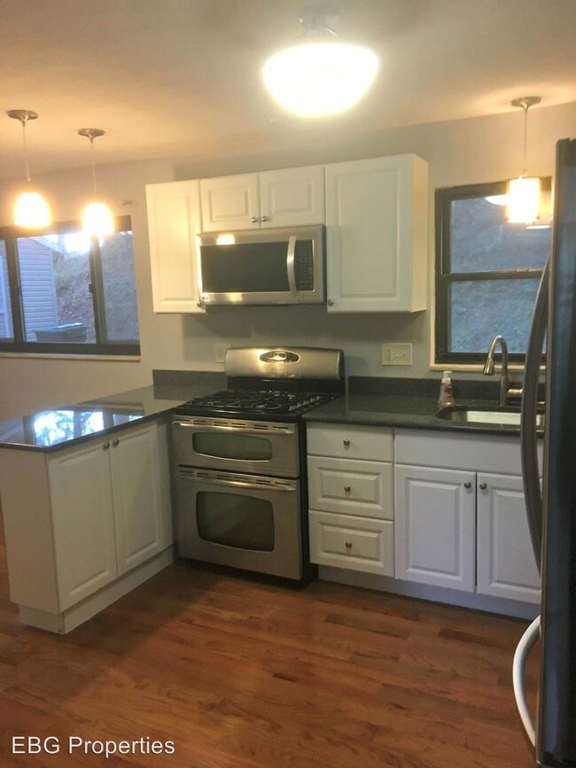 Building Photo - 4 br, 3 bath House - 8961 Elm Street
