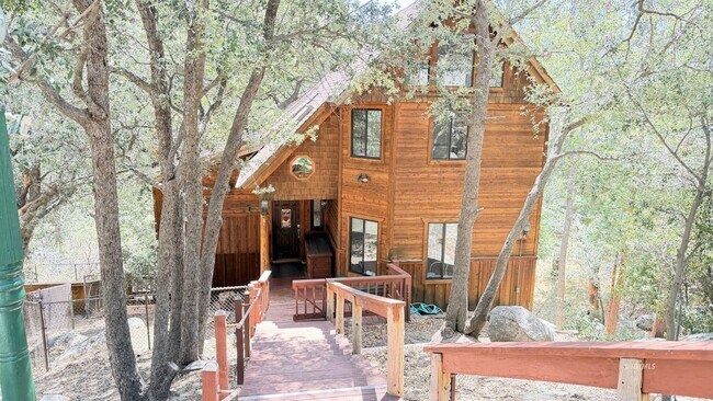 Building Photo - 26720 Robin Dr