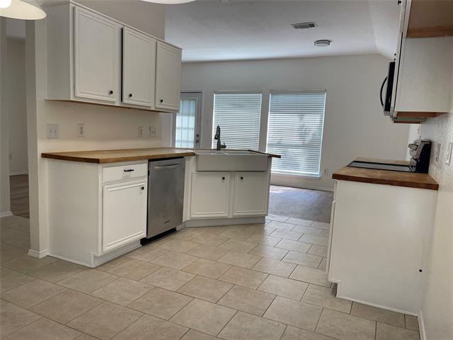 Building Photo - 1120 Cedarcrest Dr