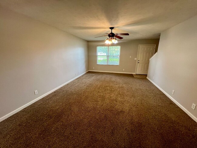 Building Photo - 3 Bedroom, 2.5 bath w. Garage plus Bonus, ...