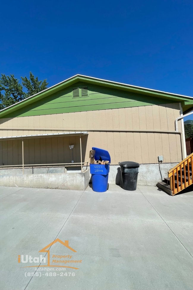 Building Photo - 2 bdrm 1 bath Duplex- Coming soon