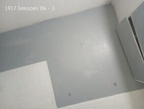 Building Photo - 1917 Gregory Dr