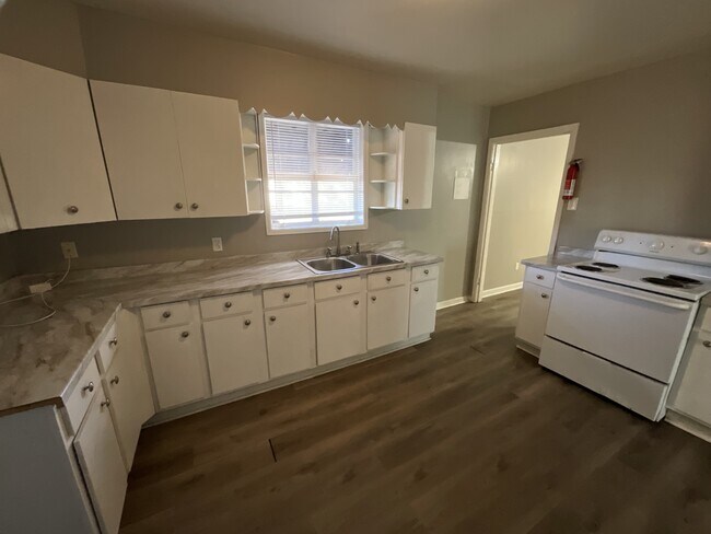 Building Photo - 2229 Zanone Ave