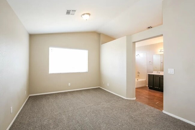 Building Photo - 7460 Sunspot Dr