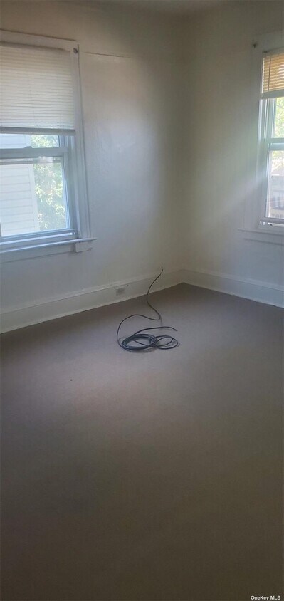 Building Photo - 198-18 116th Ave