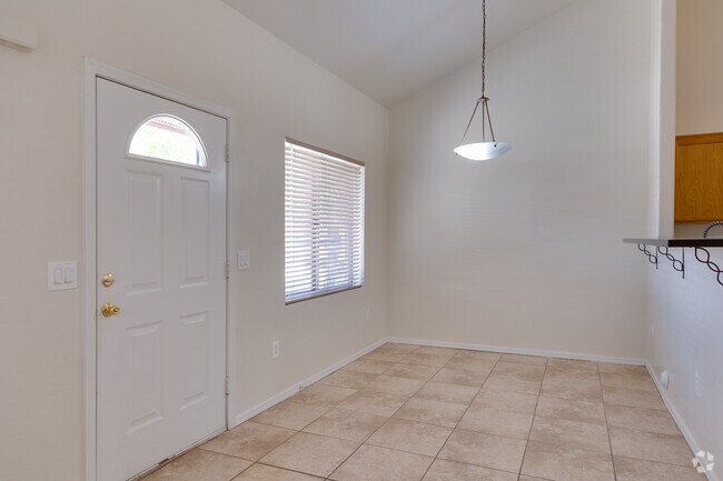 2 habitaciones, 1 baño - 850 pies cuadrados - Comedor - Bella Rosa Apartments