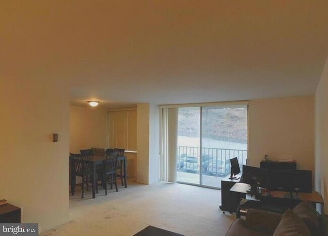 Foto del edificio - 5565 Columbia Pike