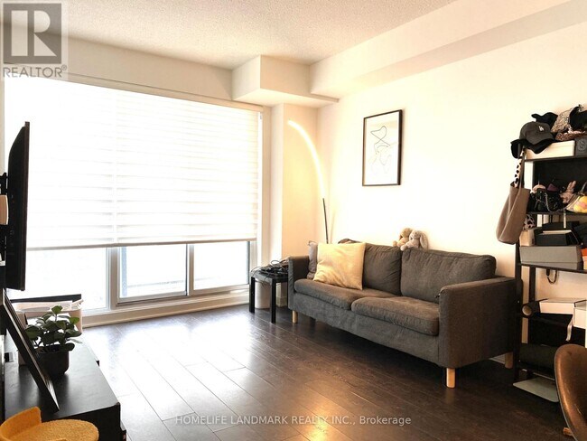 Photo du bâtiment - 125 Blue Jays Way