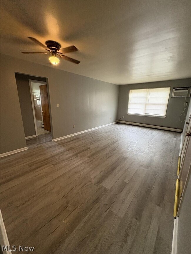 Building Photo - 3055 Hadley Ave