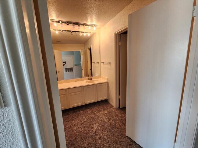 Building Photo - 2121 El Paseo St