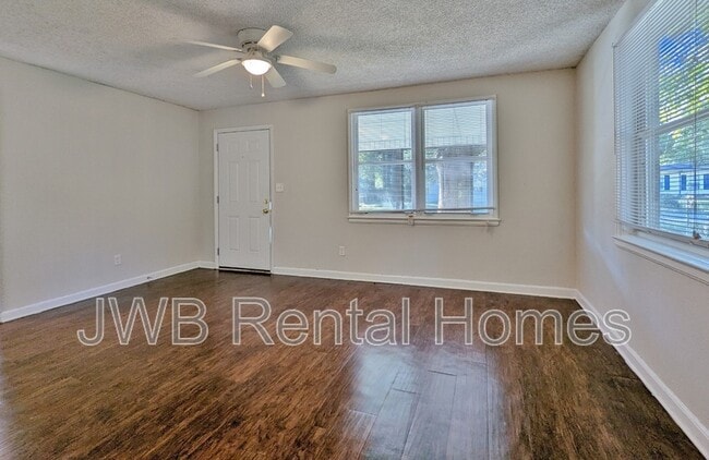 Building Photo - 2567 Beaverbrook Pl