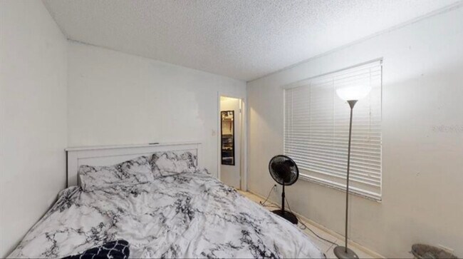 Building Photo - 1413 Tiverton Dr