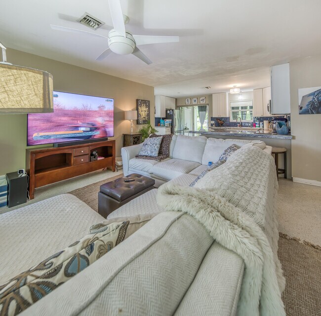 Foto del edificio - 1612 N Ocean Breeze
